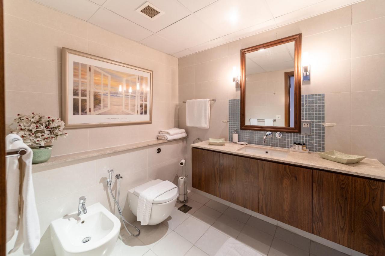 2 Bedroom App With Private And Infinity Pool Apartment Dubai