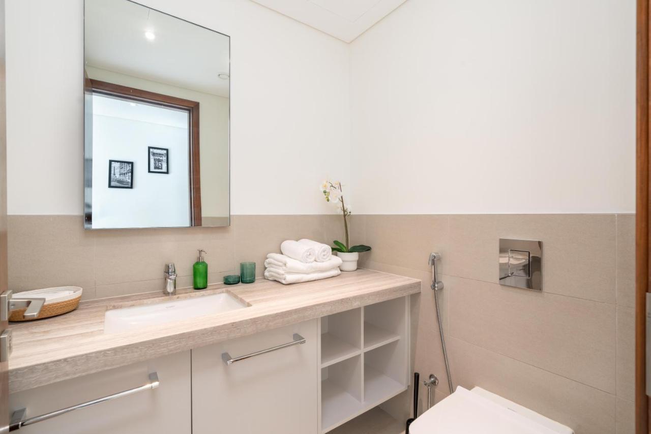Apartment Downtown / Great Location / 2bdr / 2 Balconies / 10 Min Walk From Mall Dubai