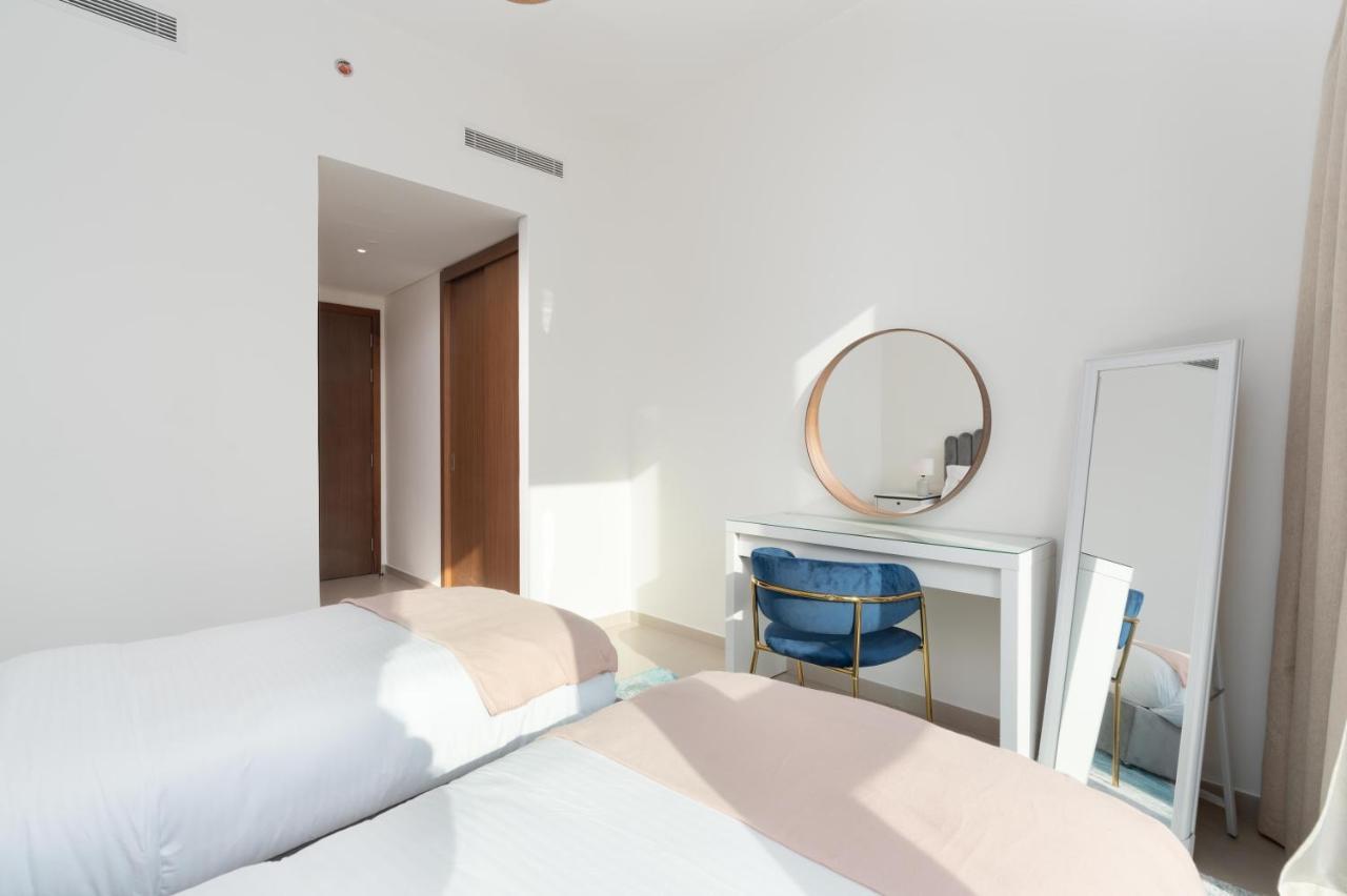 Apartment Downtown / Great Location / 2bdr / 2 Balconies / 10 Min Walk From Mall Dubai