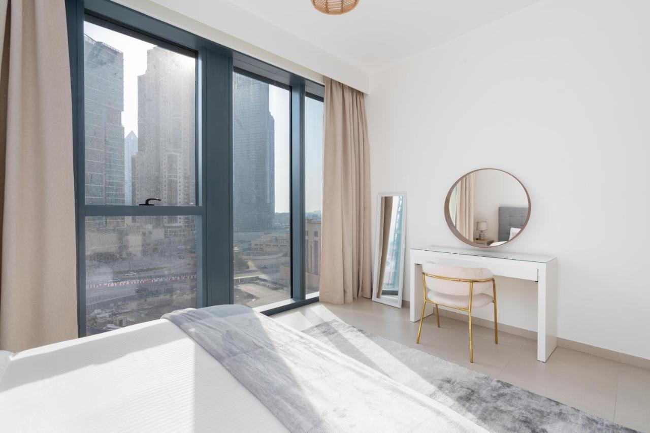 Downtown / Great Location / 2bdr / 2 Balconies / 10 Min Walk From Mall Apartment Dubai
