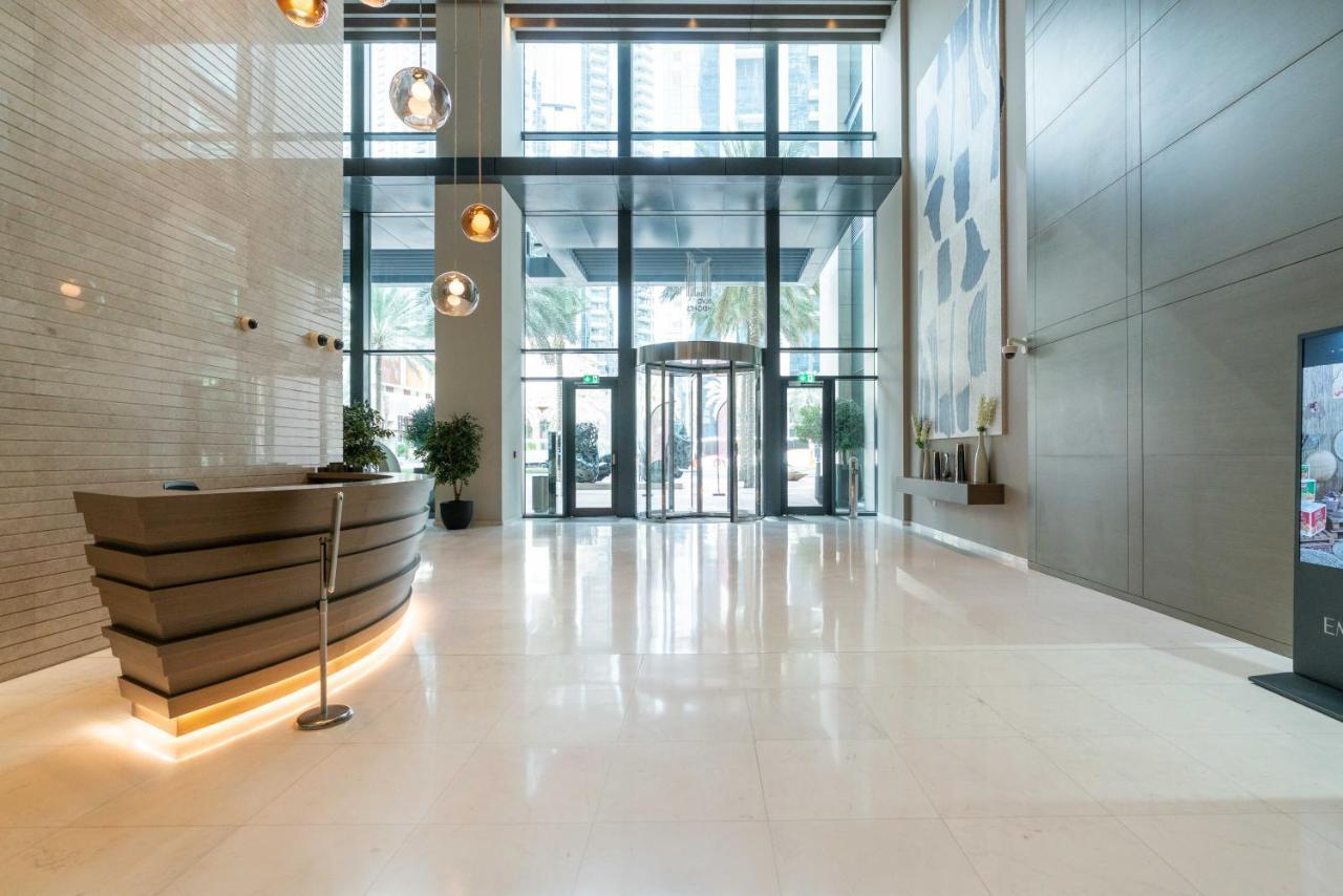 Downtown / Great Location / 2bdr / 2 Balconies / 10 Min Walk From Mall