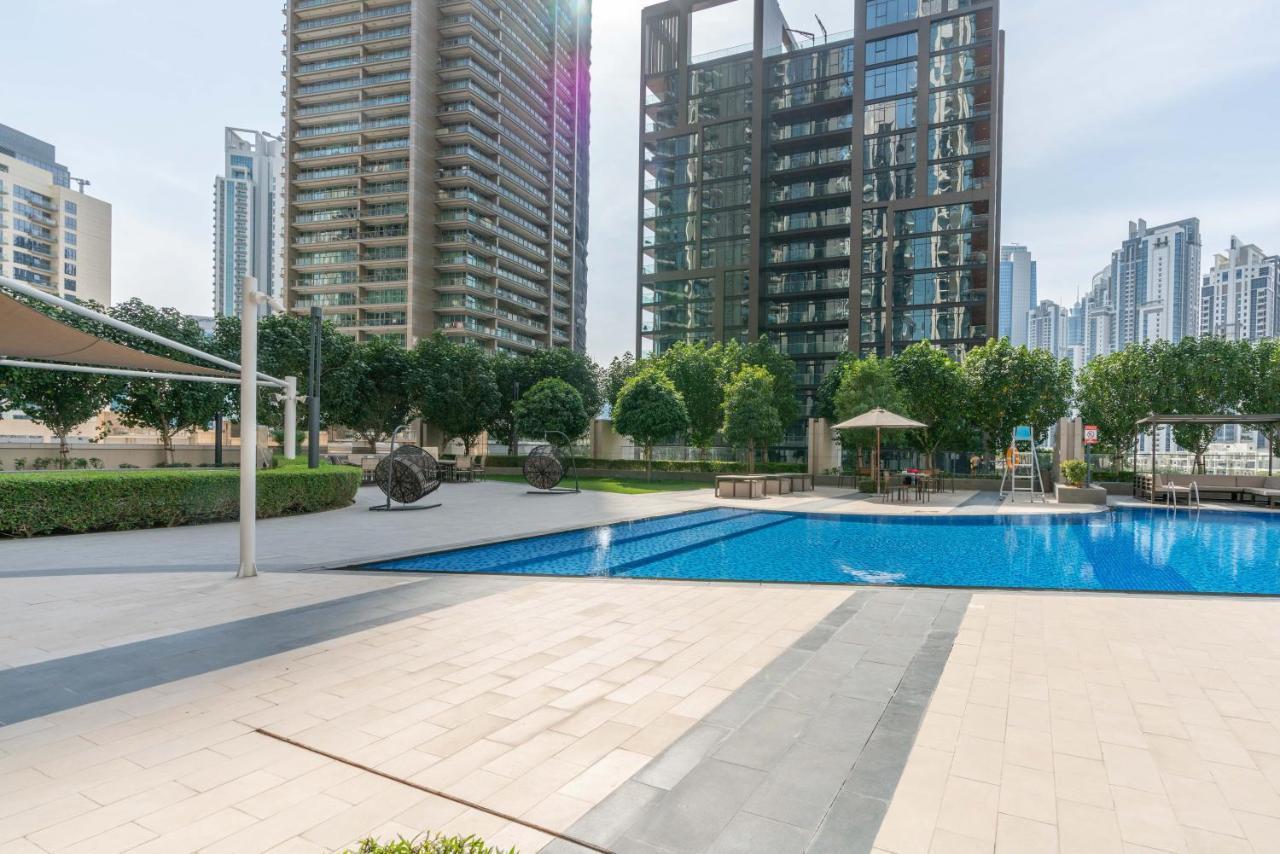 Downtown / Great Location / 2bdr / 2 Balconies / 10 Min Walk From Mall Apartment Dubai