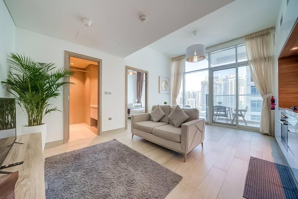 Studio One L Bright And Cozy 2br Dubai