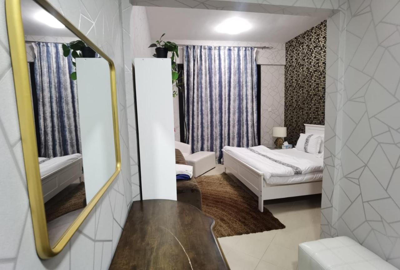 Freshlook 2 Bhk In Marina 707
