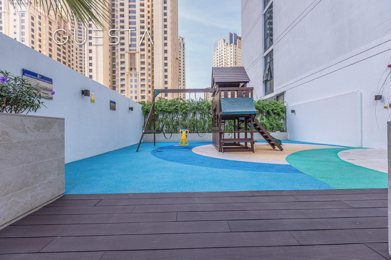 Liv Tower, Marina *
