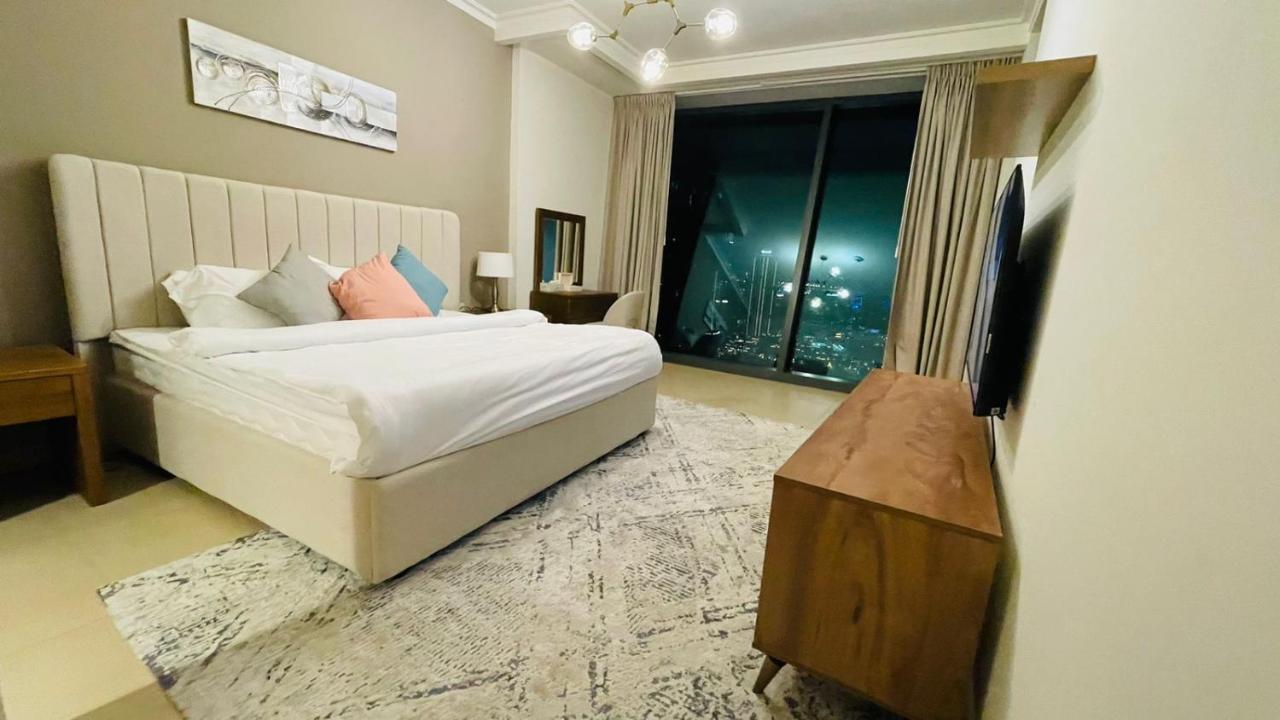 Amakin Burj Vista Tower 1 Apartment *