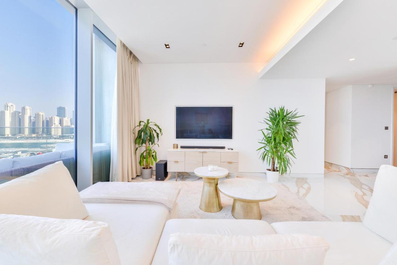 Lavish & Equipped Oceanfront 2 Bedroom Facing Ain Dubai