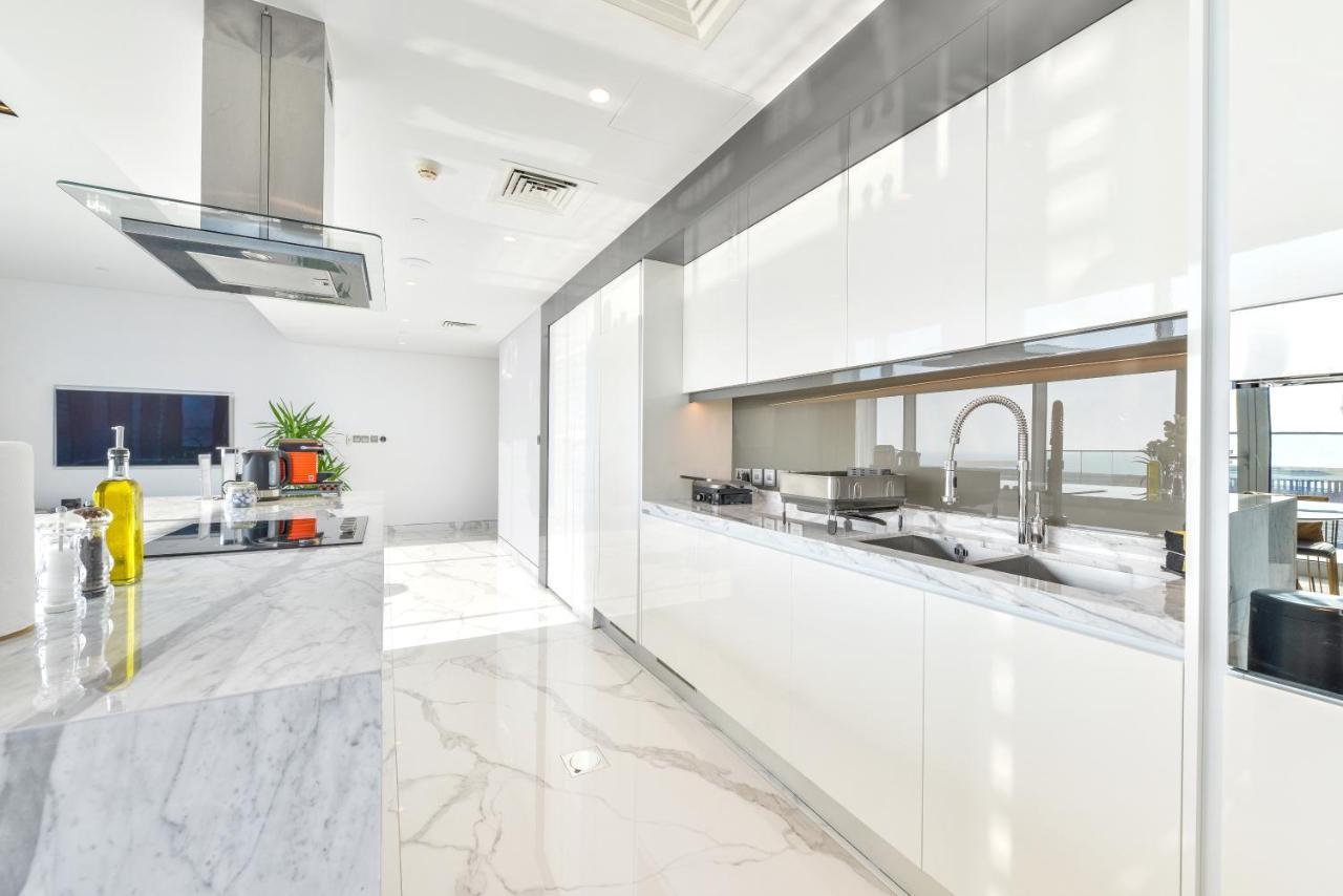 Luxe 3 Bedroom Oceanfront In The Heart Of Bluewaters Island Dubai
