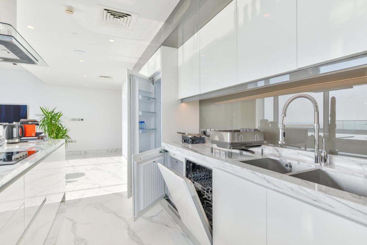 Apartment Luxe 3 Bedroom Oceanfront In The Heart Of Bluewaters Island *
