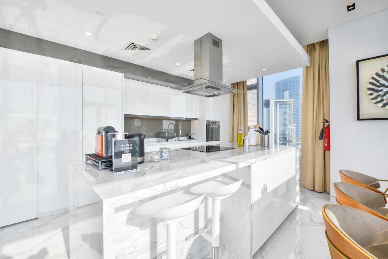Luxe 3 Bedroom Oceanfront In The Heart Of Bluewaters Island Apartment