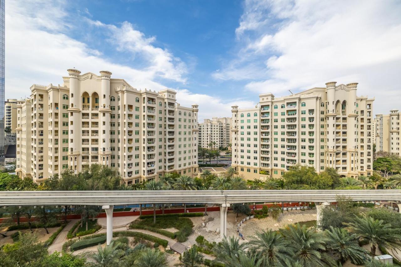 In Golden Mile With Access To Fairmont Apartment Dubai