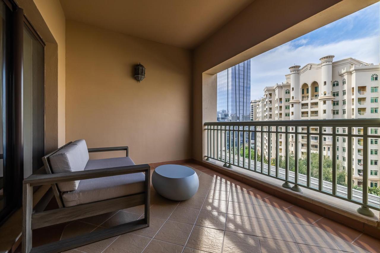 In Golden Mile With Access To Fairmont Apartment Dubai