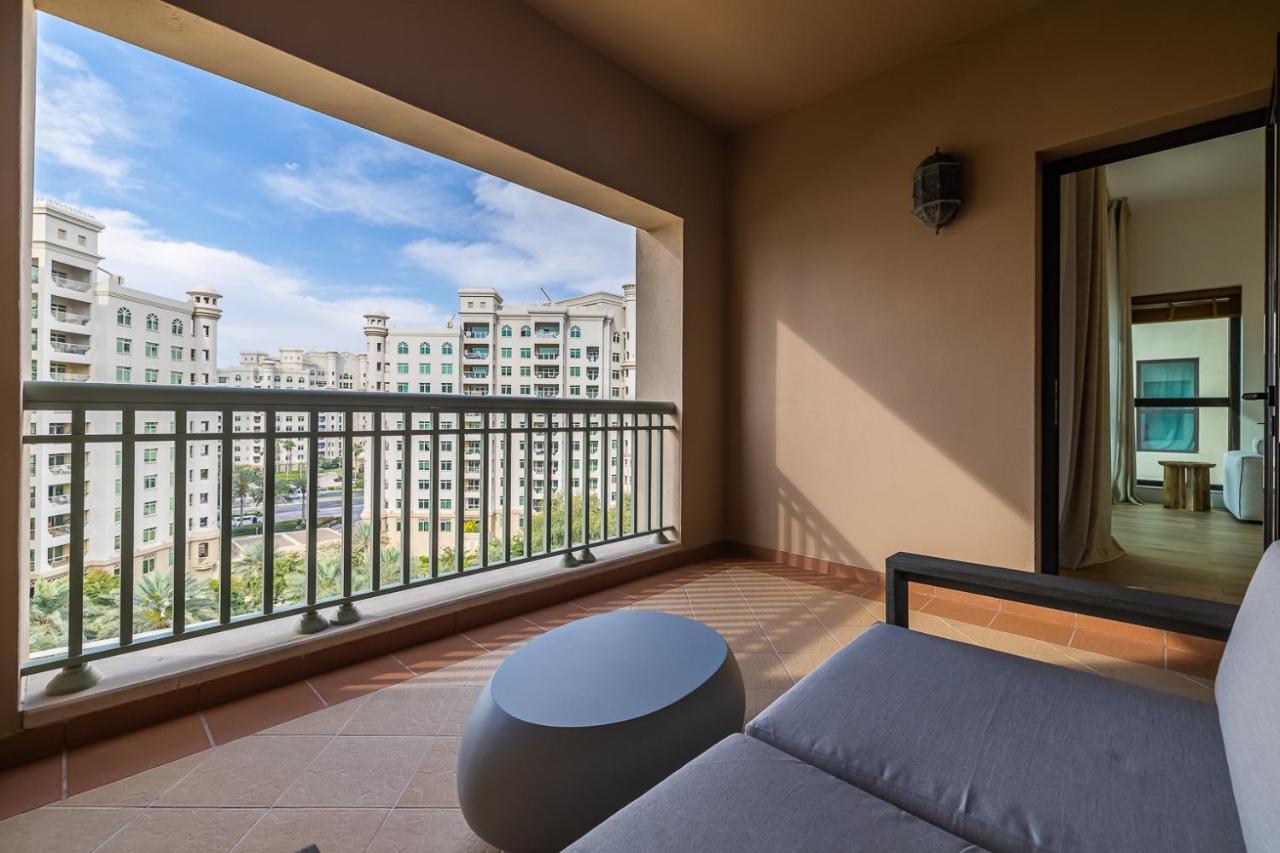 In Golden Mile With Access To Fairmont Apartment Dubai