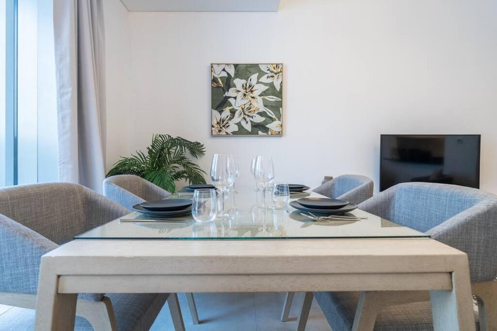 Apartment Lush Tropical Getaway In Marina Dubai