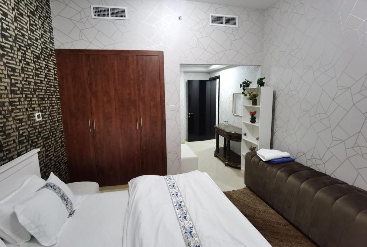 Freshlook 2 Bhk In Marina 707 Dubai
