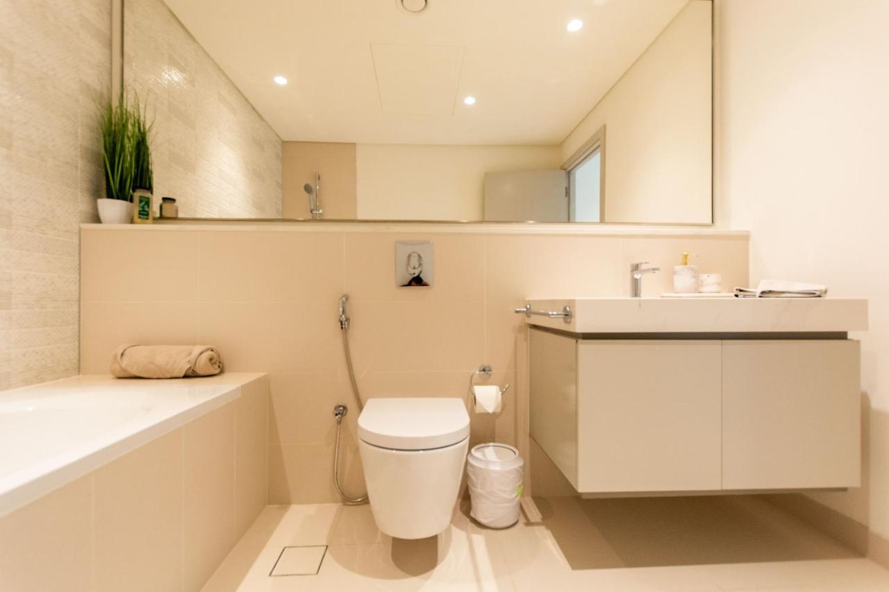 Vayk - Stunning Two Bedroom With Private Access * Dubai