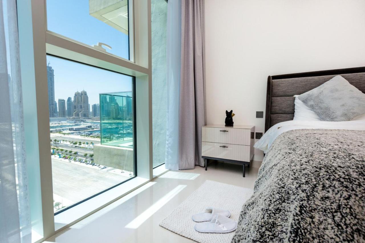Vayk - Stunning Two Bedroom With Private Access Apartment Dubai
