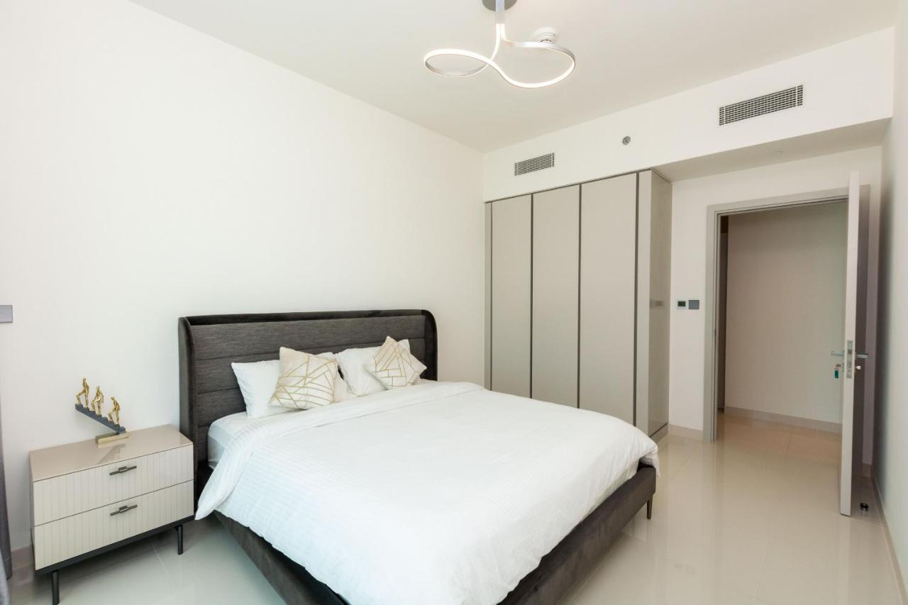 Vayk - Stunning Two Bedroom With Private Access *