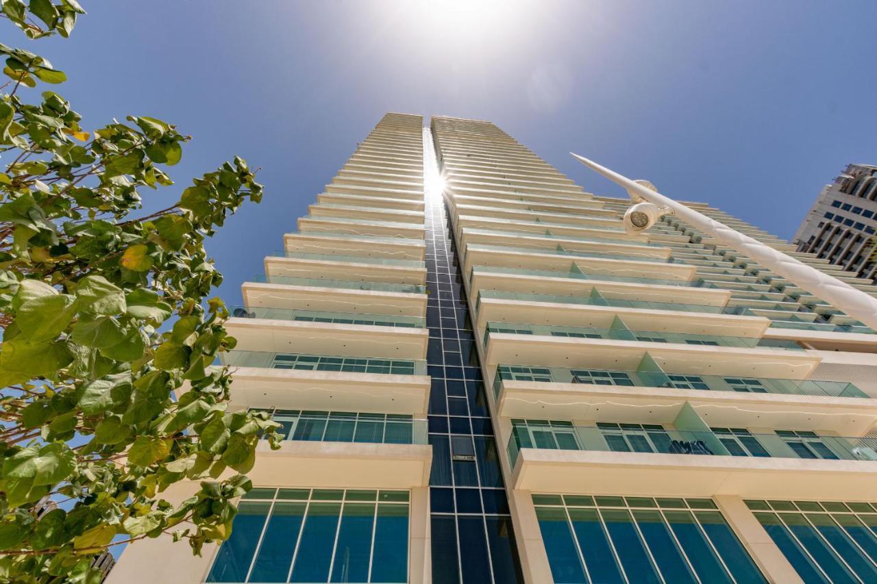 Vayk - Stunning Two Bedroom With Private Access *