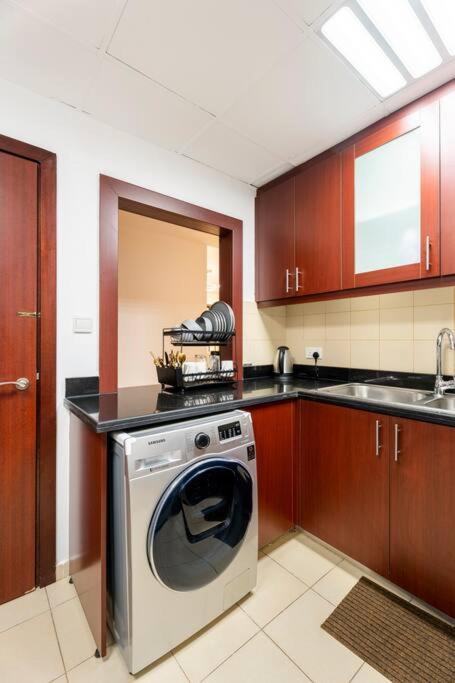 Leen Homes-jbr -spacious 4 Bedroom Guest house *