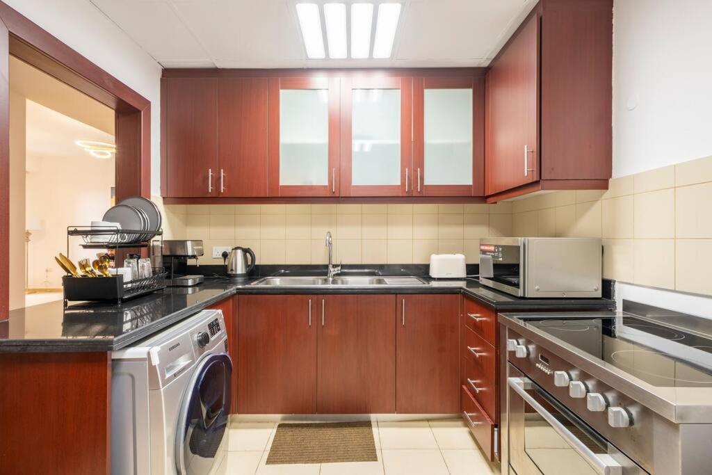 Leen Homes-jbr -spacious 4 Bedroom Guest house Dubai