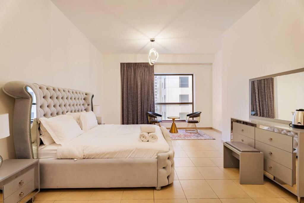 Leen Homes-jbr -spacious 4 Bedroom Guest house