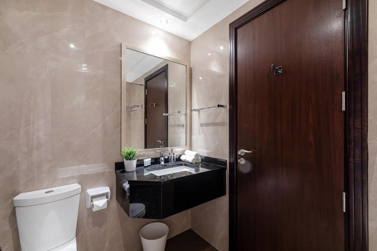 Beautiful In Elite Downtown Apartment