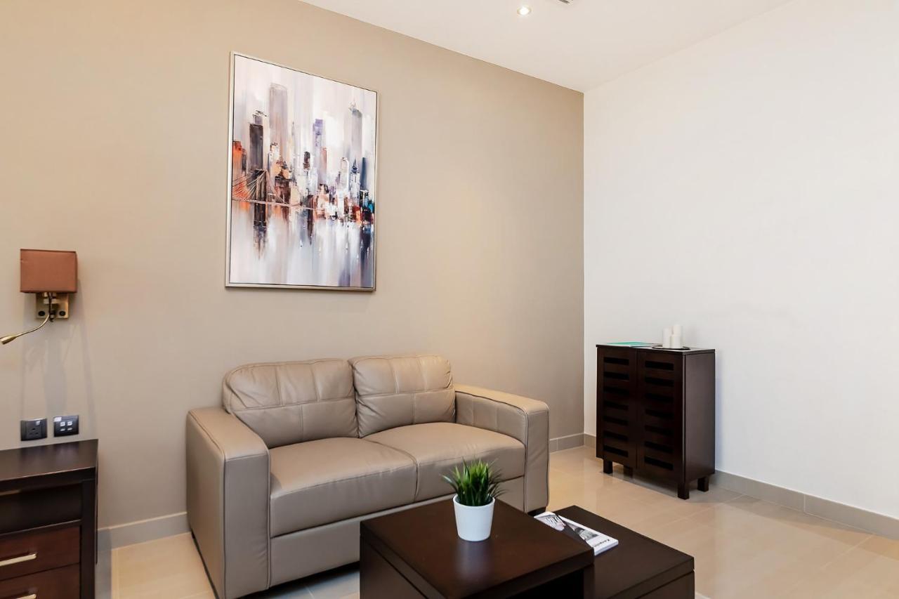 Beautiful In Elite Downtown Apartment *