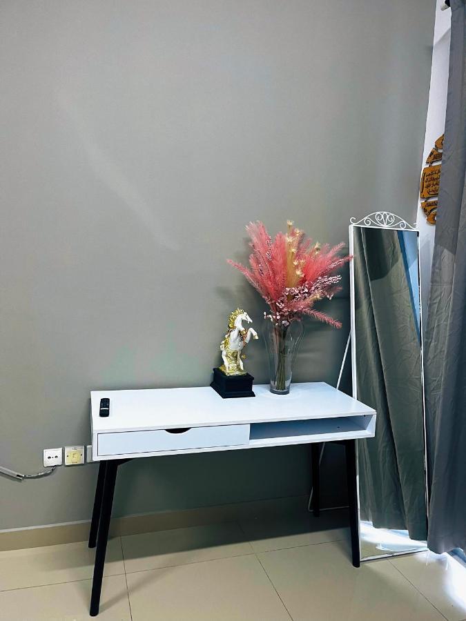 Al Zarooni Apartment