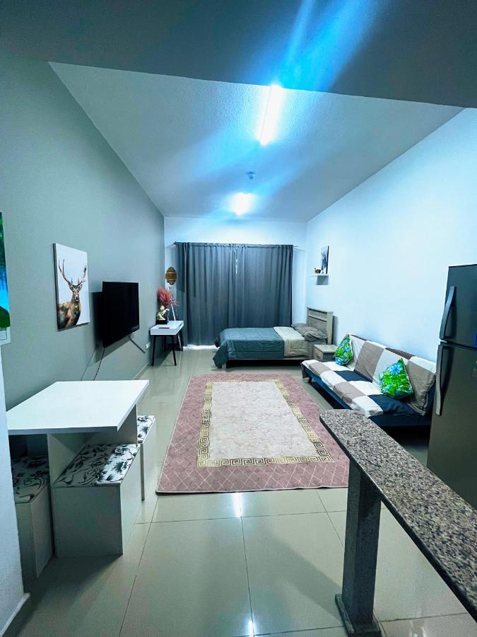 Al Zarooni Apartment