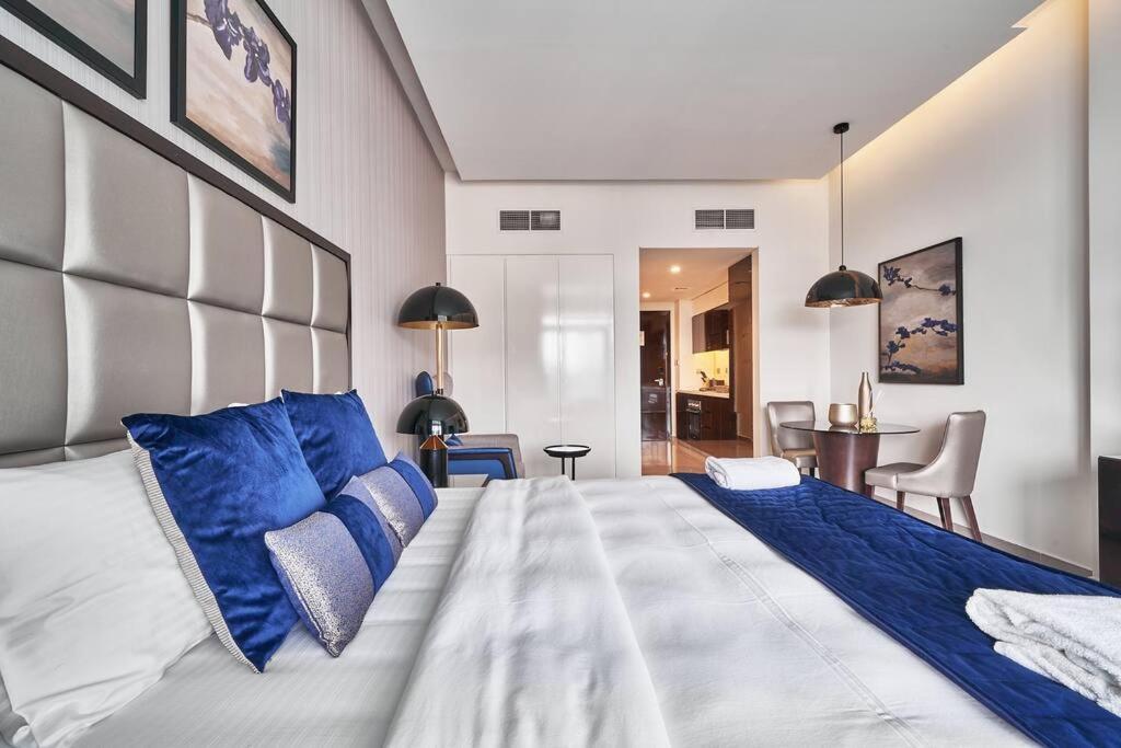 5* Studio, 10min Walk To Mall, 1min Bay Sqr