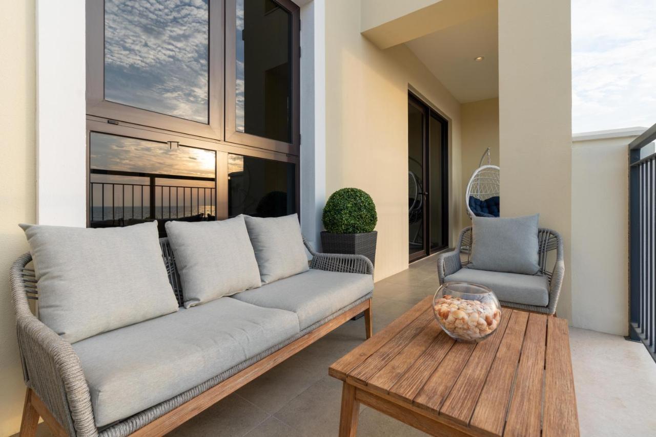 Ultimate With Big Terrace, Amazing Sunset, Perfect For 4 People Apartment Dubai