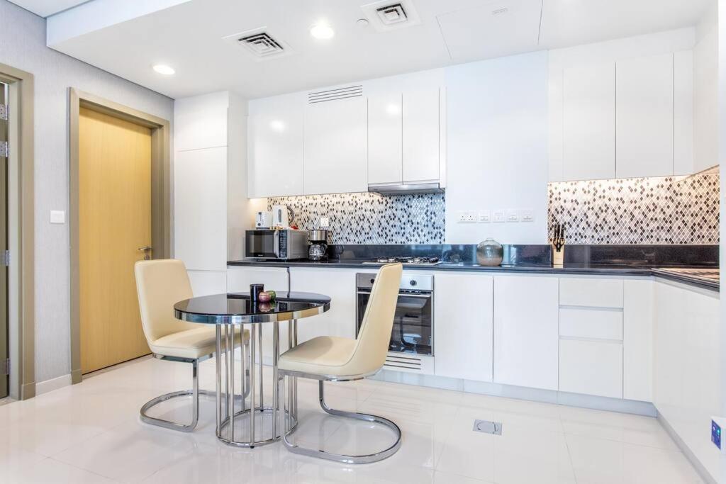 Paramount Midtown 1br With View *
