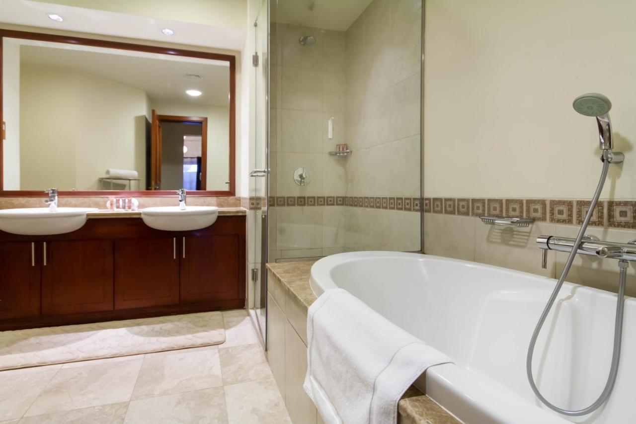 Bespoke Holiday Homes - Palm Jumeirah- 1 Bedroom Fairmont North Residence Dubai