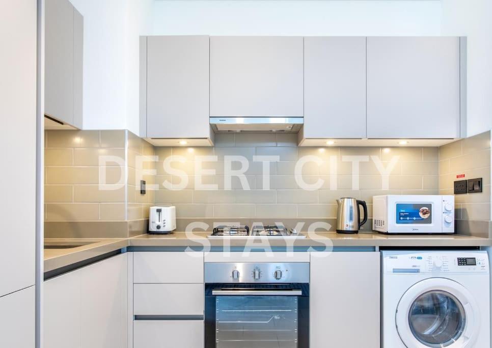 Fully Furnished 2 Bed With Burj Views, Hosted By Desert Apartment