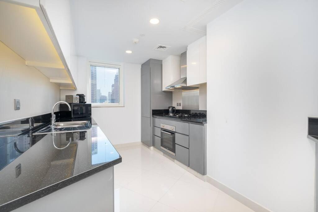 Apartment Sophisticated Business Bay Canal View By Suiteable