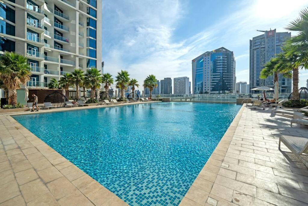 Apartment Sophisticated Business Bay Canal View By Suiteable