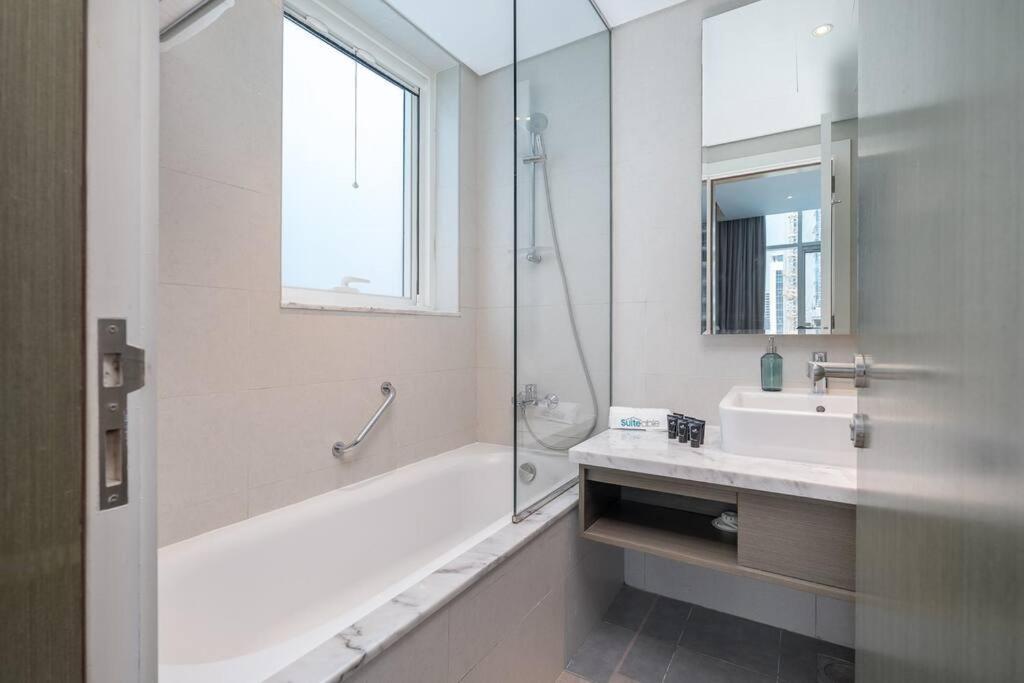 Sophisticated Business Bay Canal View By Suiteable Apartment *