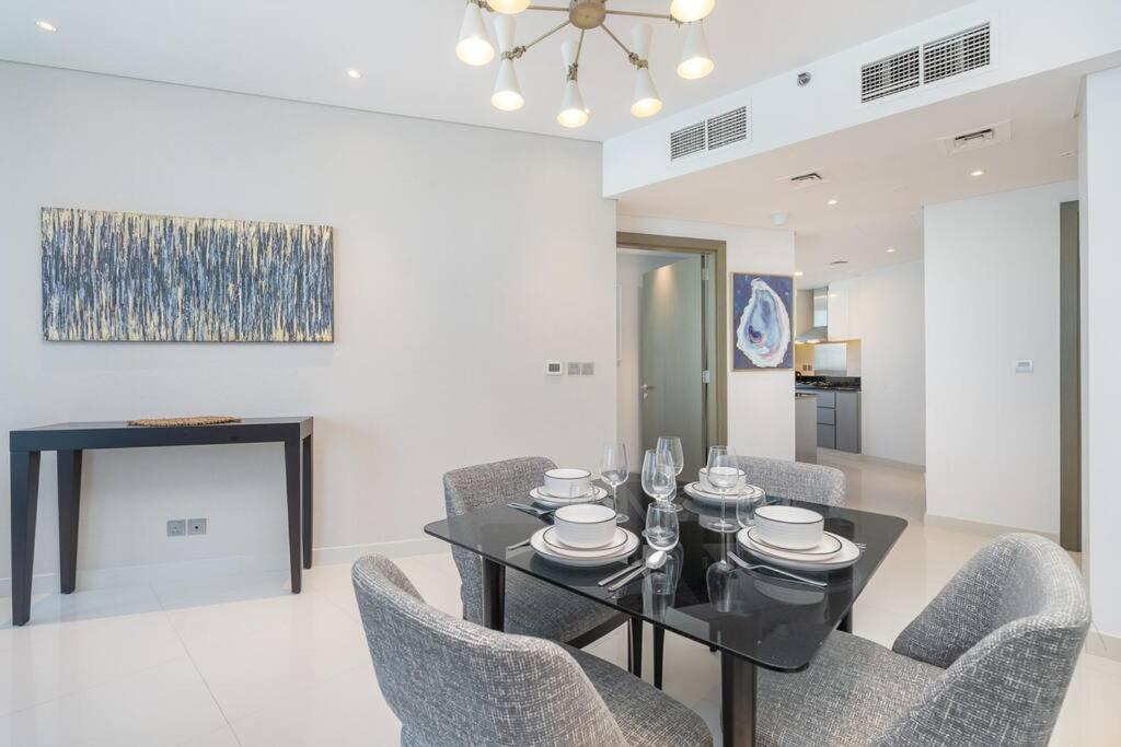 Sophisticated Business Bay Canal View By Suiteable Apartment Dubai