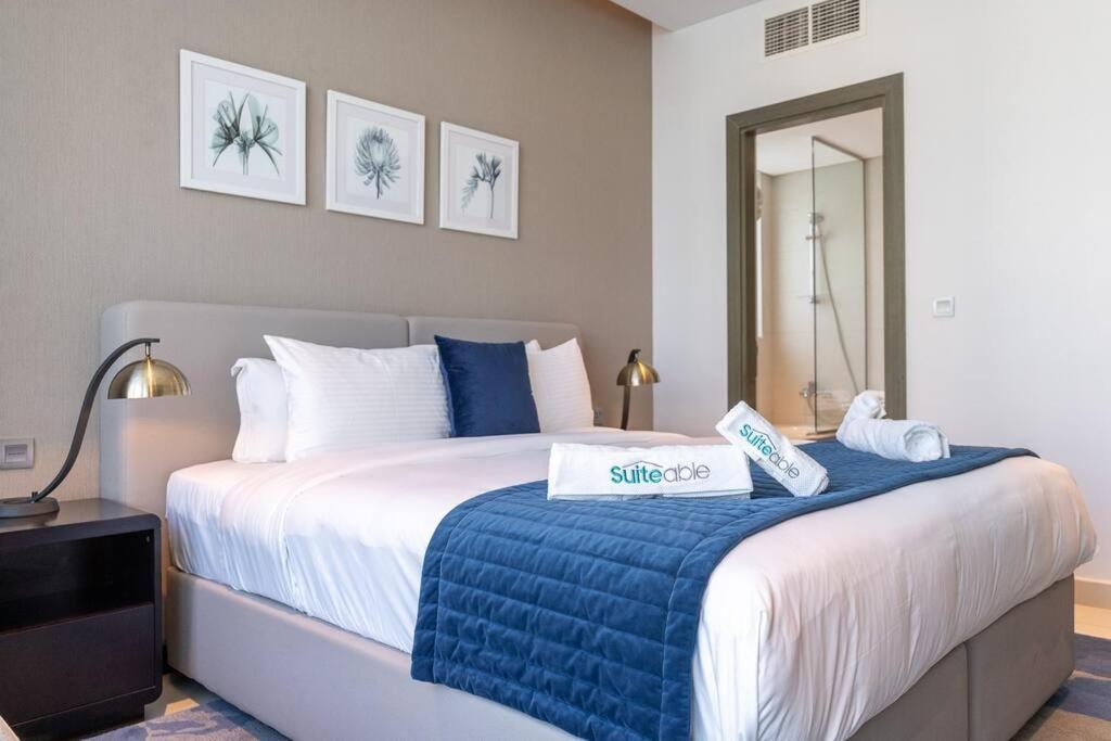 Sophisticated Business Bay Canal View By Suiteable Apartment