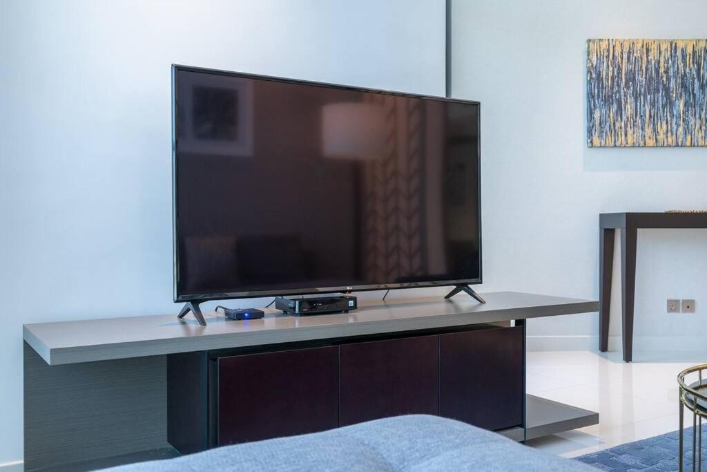Apartment Sophisticated Business Bay Canal View By Suiteable *