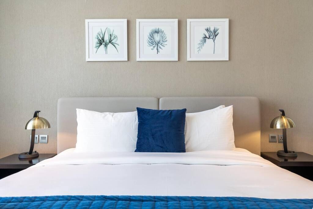 Sophisticated Business Bay Canal View By Suiteable Apartment *