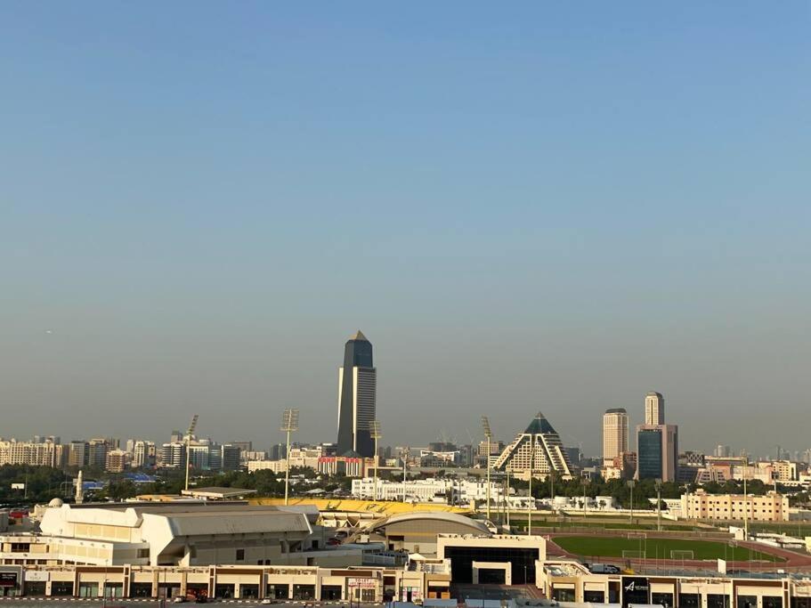 Downtown 7 Minutes Away From Burj Khalifa Apartment *
