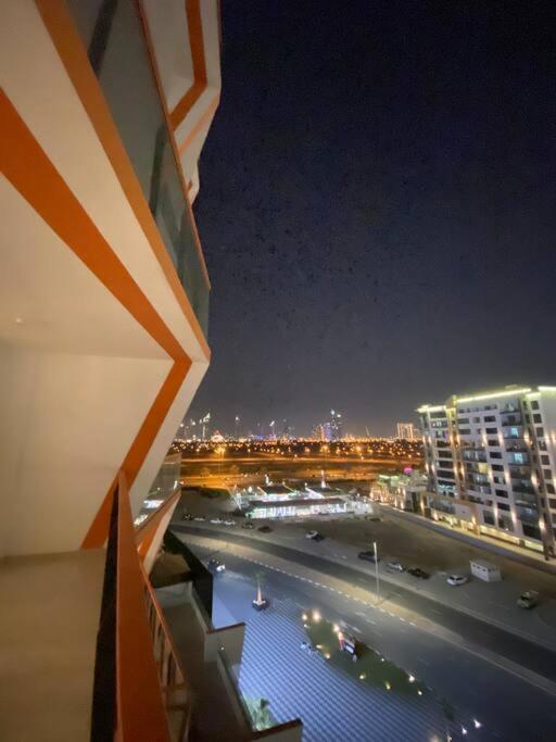 Downtown 7 Minutes Away From Burj Khalifa Apartment *