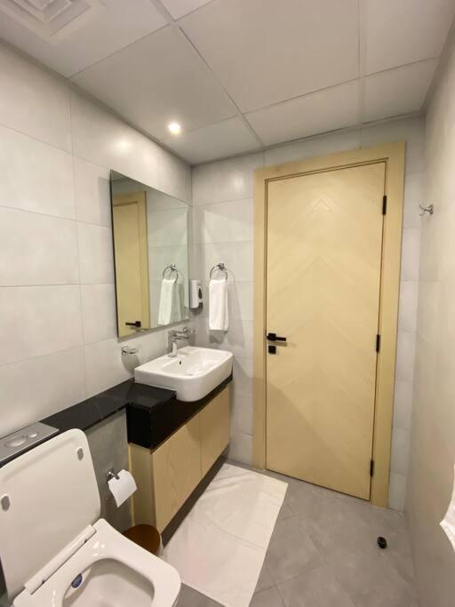 Downtown 7 Minutes Away From Burj Khalifa Apartment