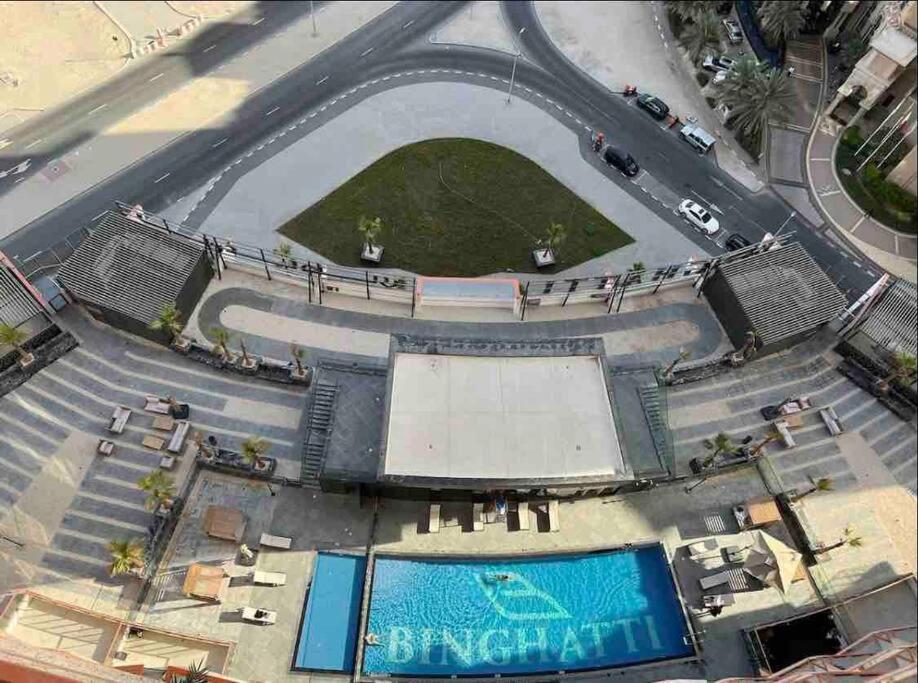Downtown 7 Minutes Away From Burj Khalifa Dubai