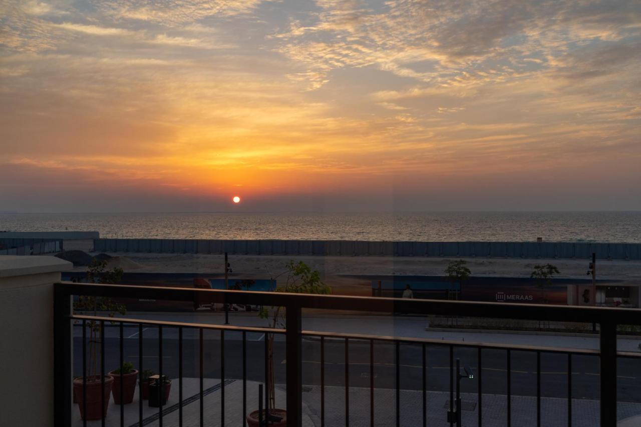 Apartment Ultimate With Big Terrace, Amazing Sunset, Perfect For 4 People Dubai