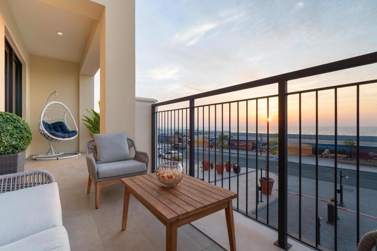Ultimate With Big Terrace, Amazing Sunset, Perfect For 4 People Apartment Dubai