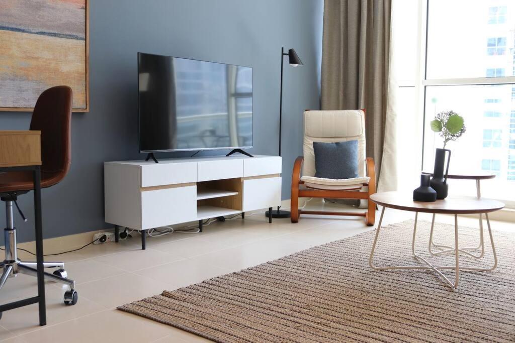 Apartment Newly Furnished 1bhk Mayfair I Amazing Canal View