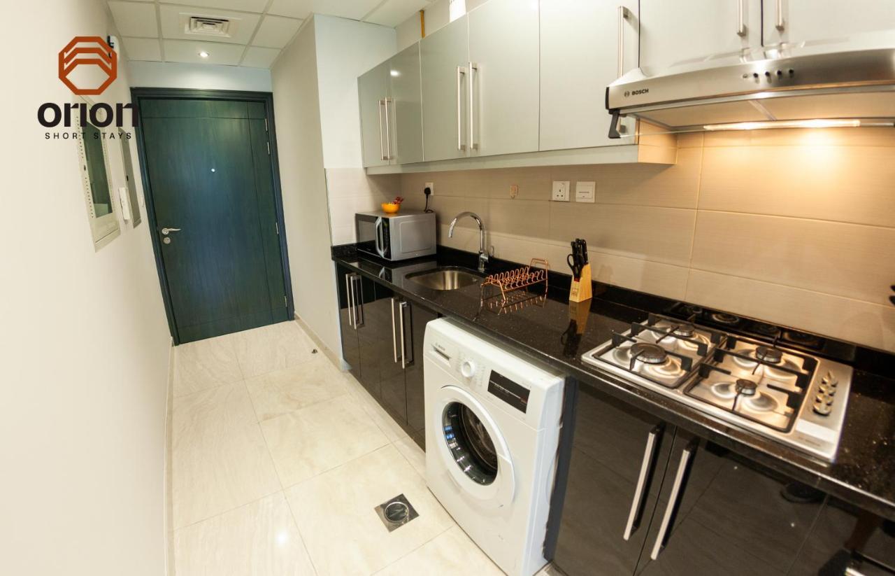 Canal View Studio: Mall Proximity & Luxury Amenities *
